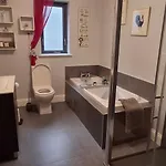 Coastal Getaway In Apartment